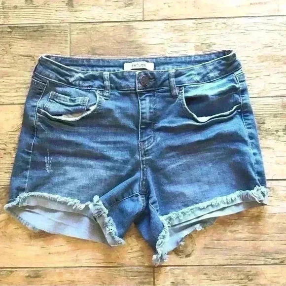 REFUGE BLUE DENIM SHORT SHORTS WOMEN SIZE 6 - Picture 1 of 4